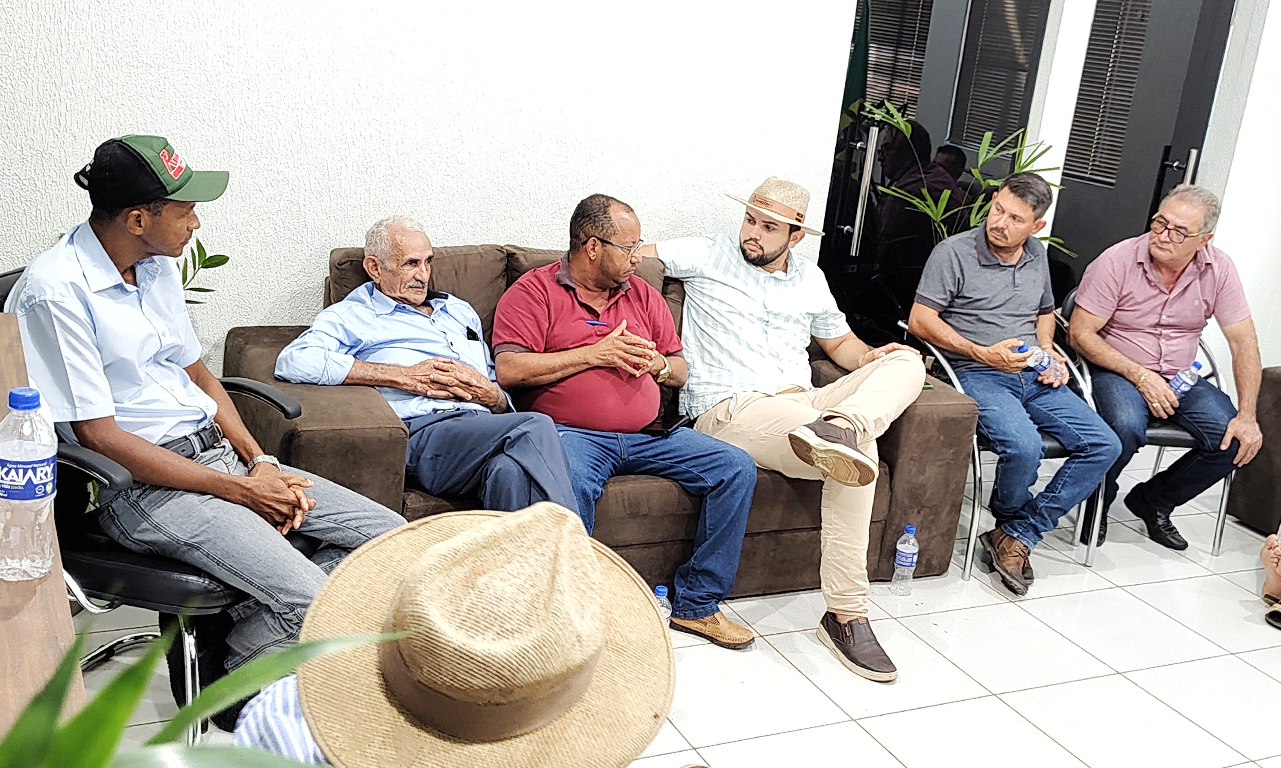 Vereadores e Prefeitos de Castanheiras e Nova Brasilândia do Oeste Buscam Melhorias para Comunidades Rurais